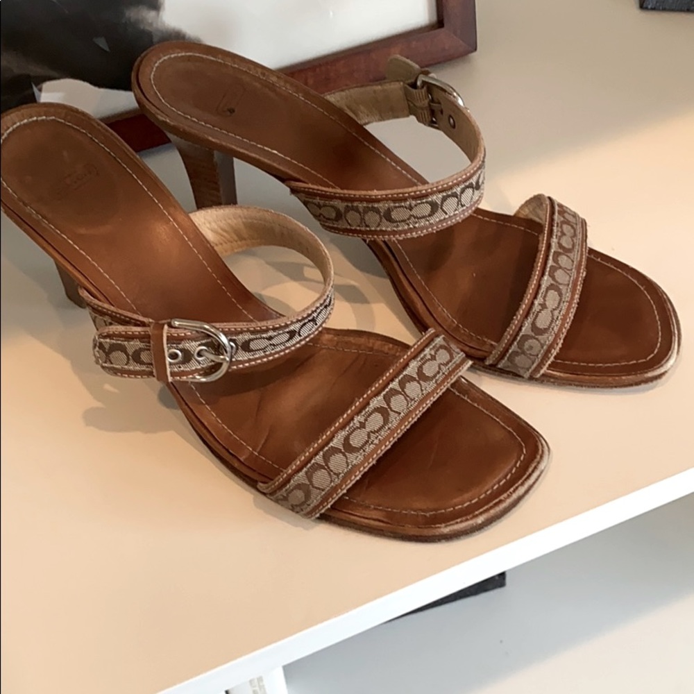 Coach heels with logo